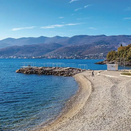 Appartement 2 Bedroom Amazing In Rijeka
